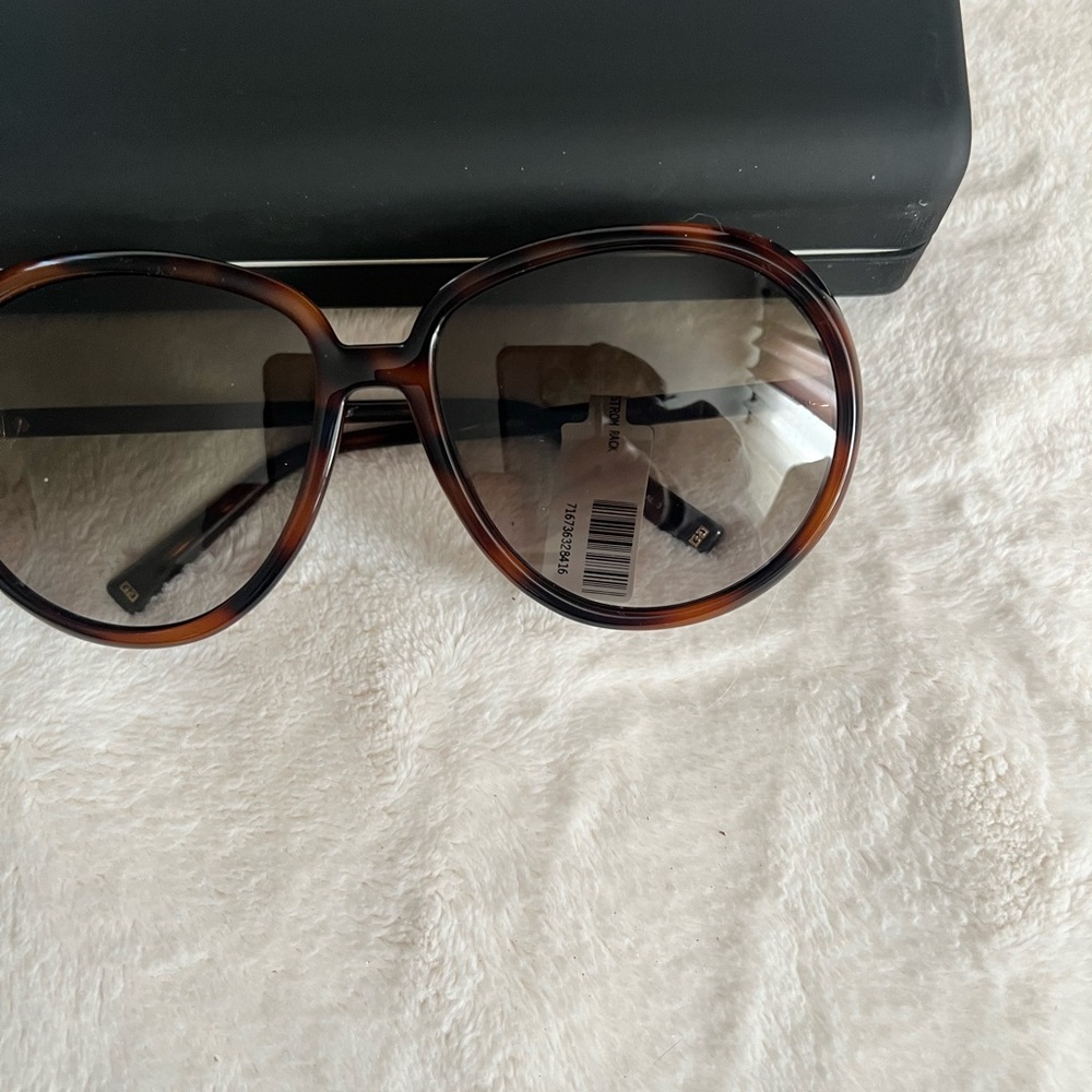 Givenchy sunglasses - Picture 8 of 8